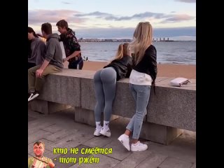 the round ass of a young girl otklyachila in leggings on the embankment